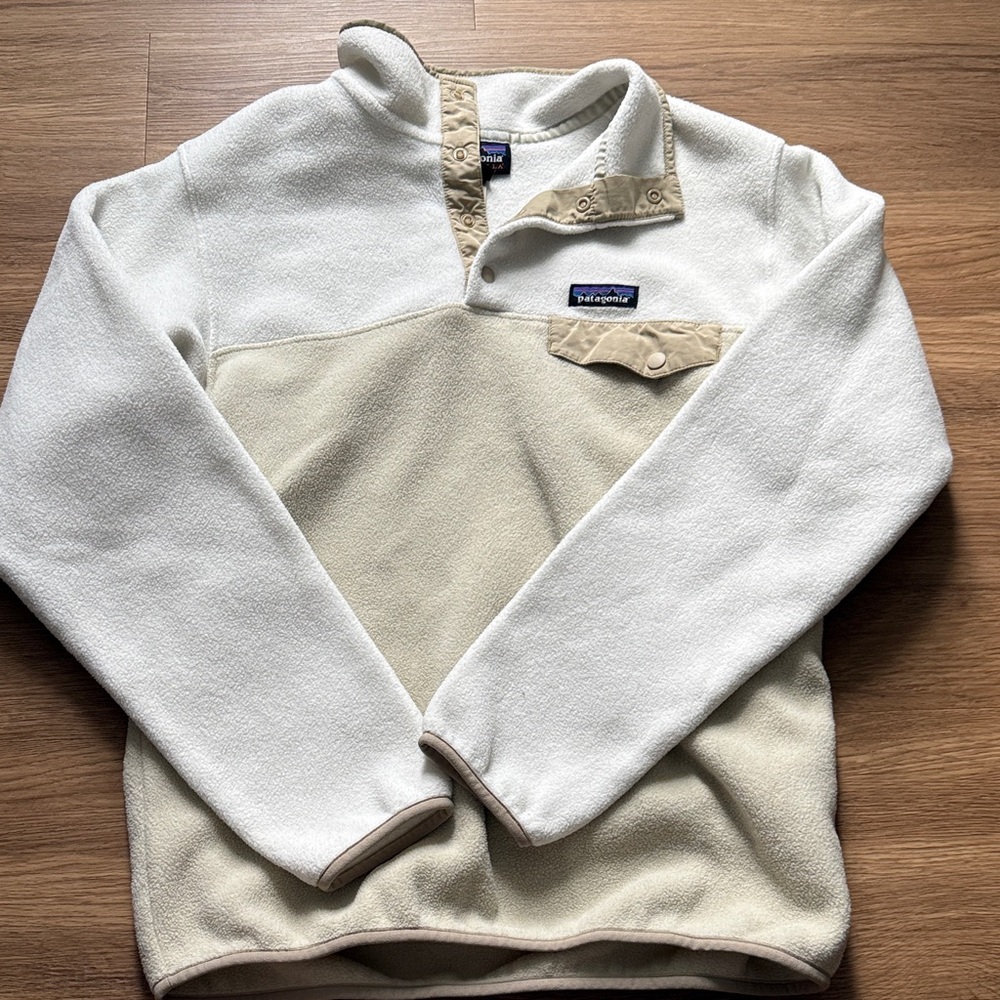 Patagonia Women’s White and Tan Crewneck Sweater